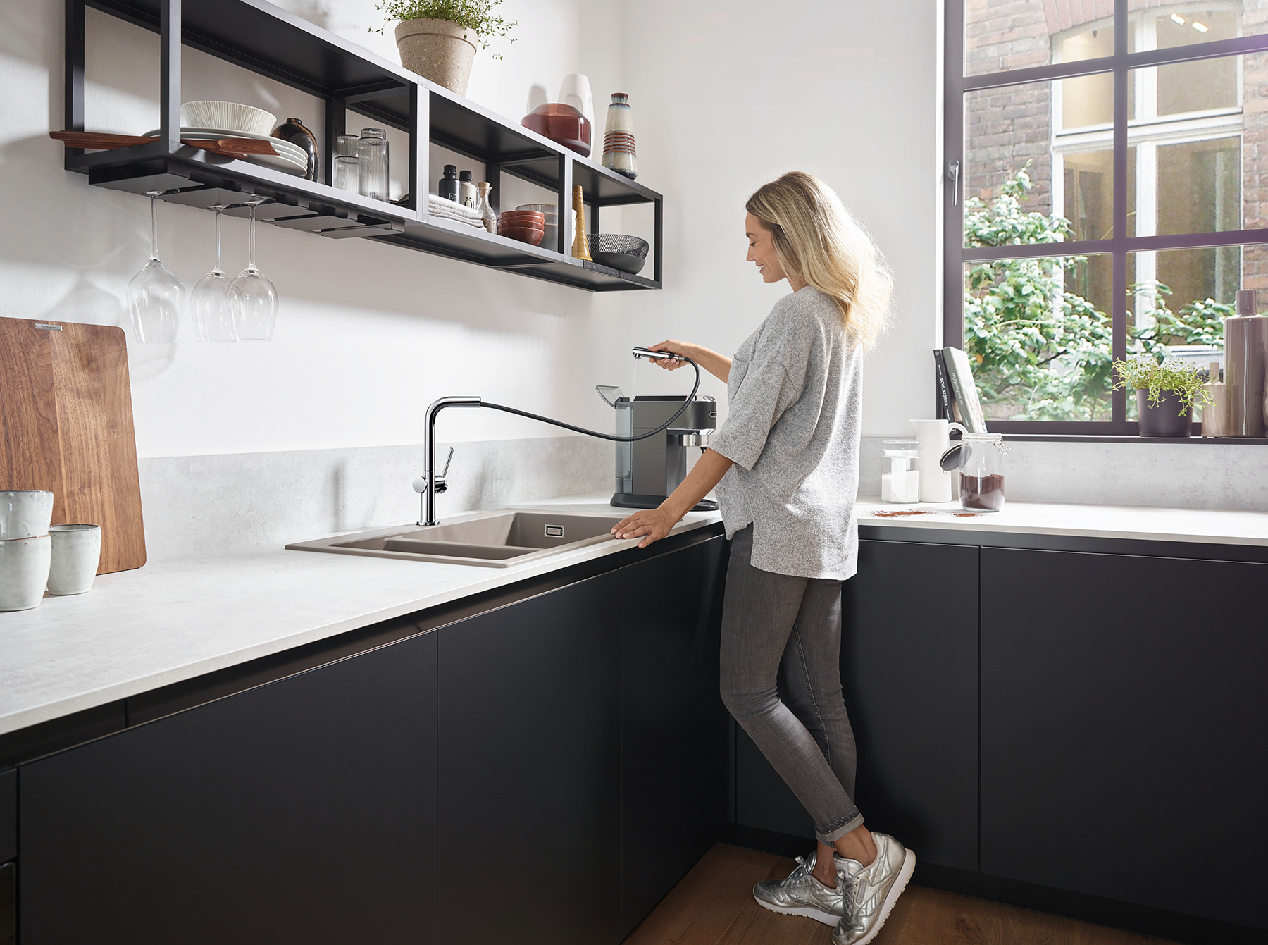 Robinet D'eau Et évier Dans Une Conception De Cuisine Moderne